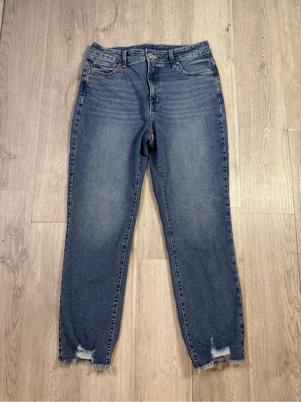 Time And Tru Women’s High Rise Blue Jeans Distressed Raw Hem size 8